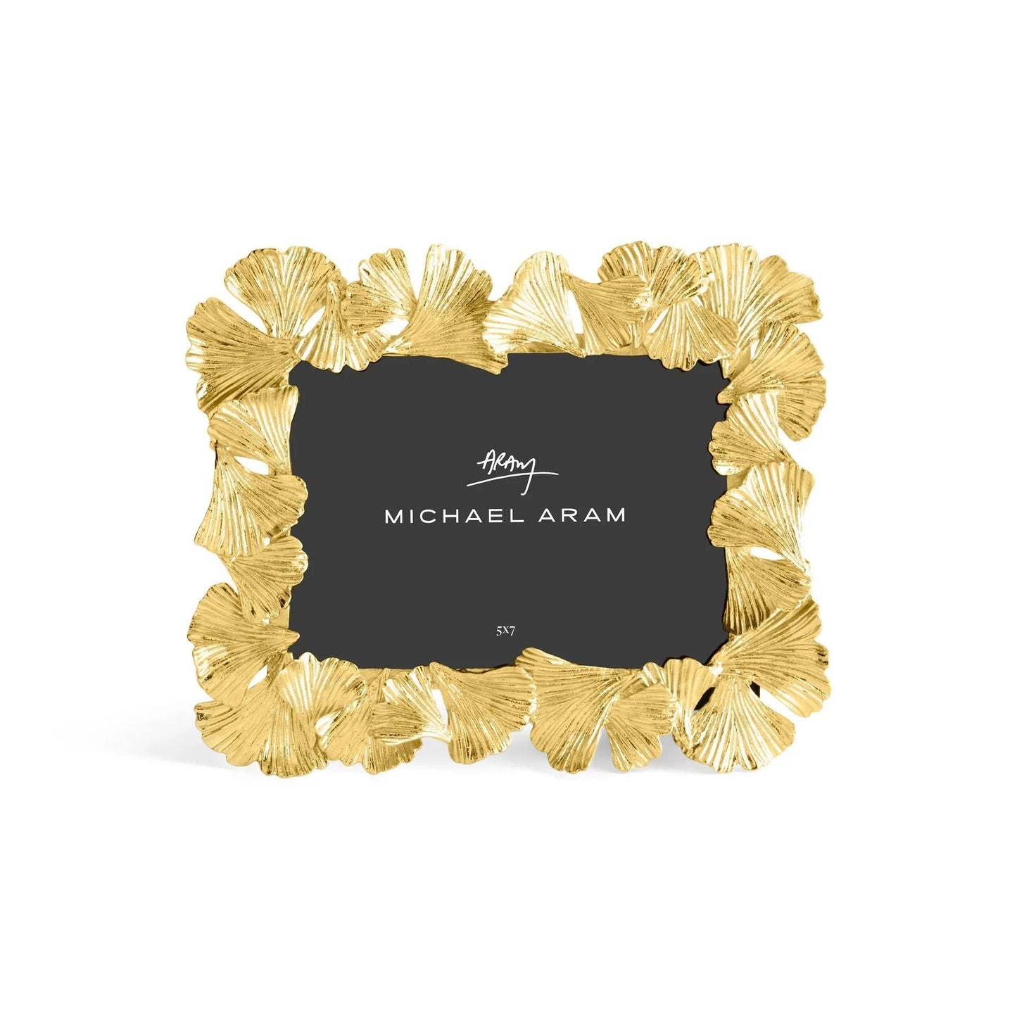 Rámeček na fotografii Golden Ginkgo od Michael Aram ze zlatě upraveného kovu, s motivem ginkgo listů, ve velikostech pro foto 20x25 cm a 13x18 cm, Waterfall Bathrooms.
