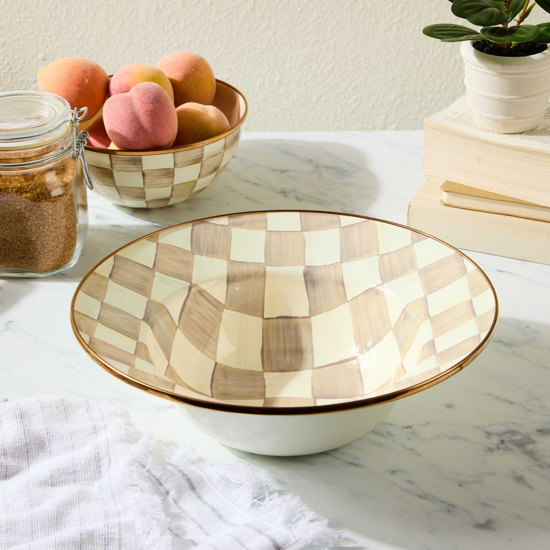 MacKenzie-Childs servírovací mísa Mocha Check, velká smaltovaná mísa na ovoce a saláty, hnědé kostky, Waterfall Bathrooms
