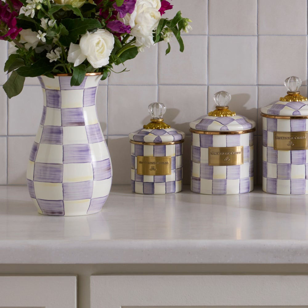Malá smaltovaná dóza Violet Check Demi Canister MacKenzie-Childs s fialovo-bílým kostkovaným vzorem Waterfall Bathrooms