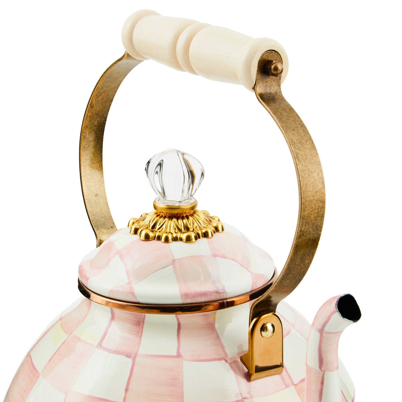 Smaltovaná čajová konvice Rosy Check (2,84 l) od MacKenzie-Childs s růžovým kostkovaným vzorem a čirým skleněným knopem, Waterfall Bathrooms.