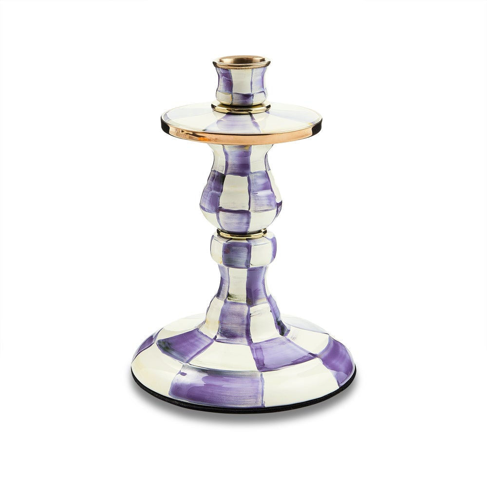 Luxusní fialovo-bílý smaltovaný svícen Violet Check Small od MacKenzie-Childs s bronzovým lemováním Waterfall Bathrooms