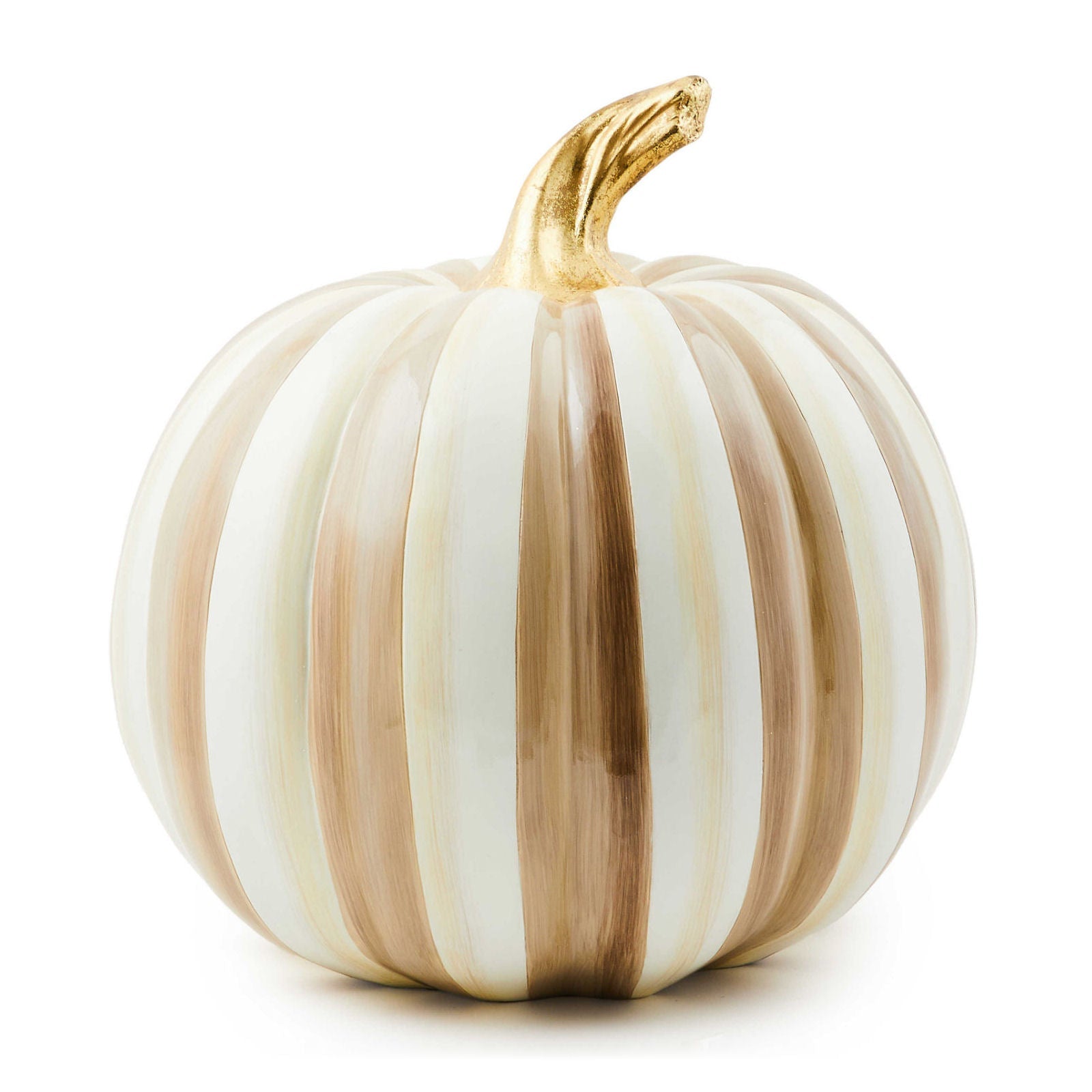 Střední dýně Mocha Stripe od MacKenzie-Childs, ručně malovaná pruhovaným vzorem Mocha Stripe se zlatým stonkem, Waterfall Bathrooms.
