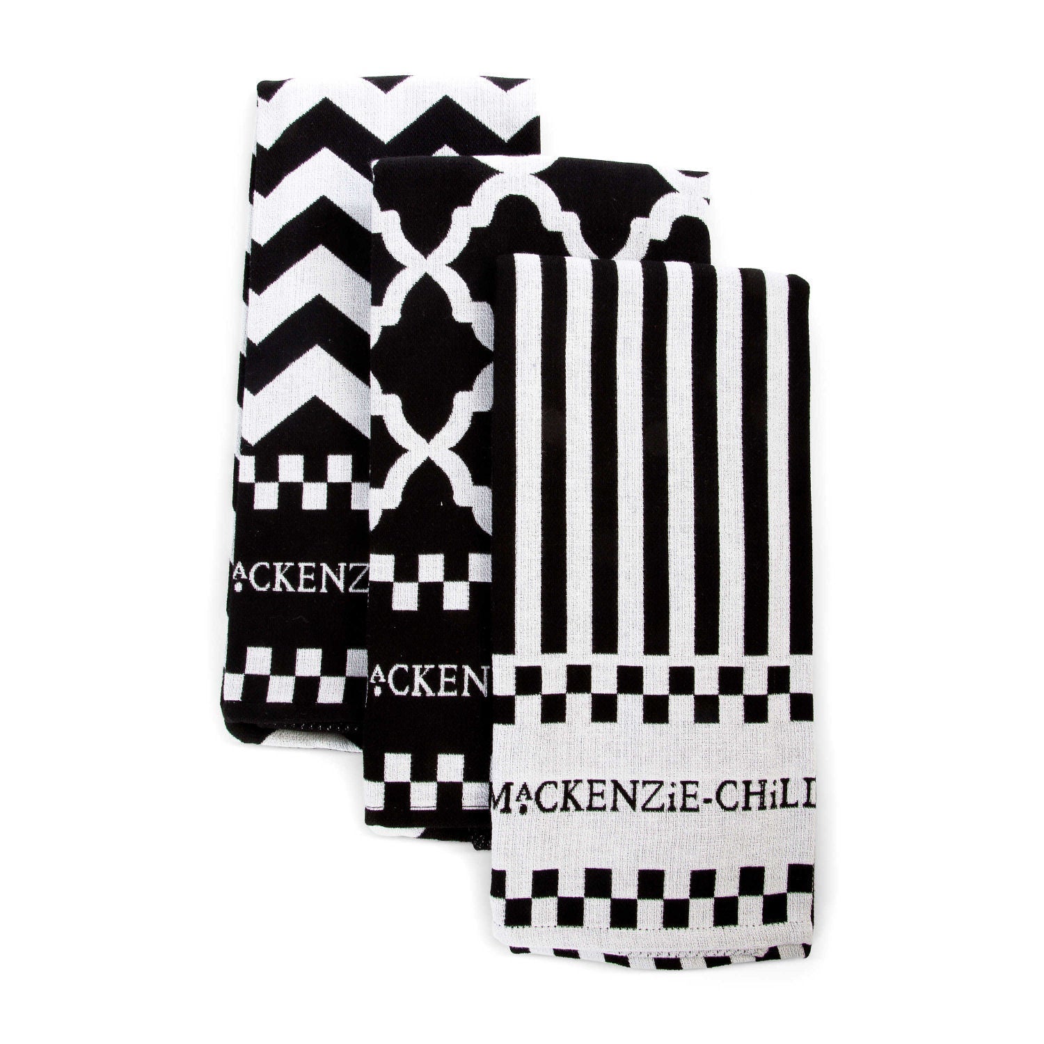 Sada tří utěrek Black & White Zig Zag od MacKenzie-Childs, s černobílými vzory klikatých čar, pruhů a argylu, Waterfall Bathrooms.
