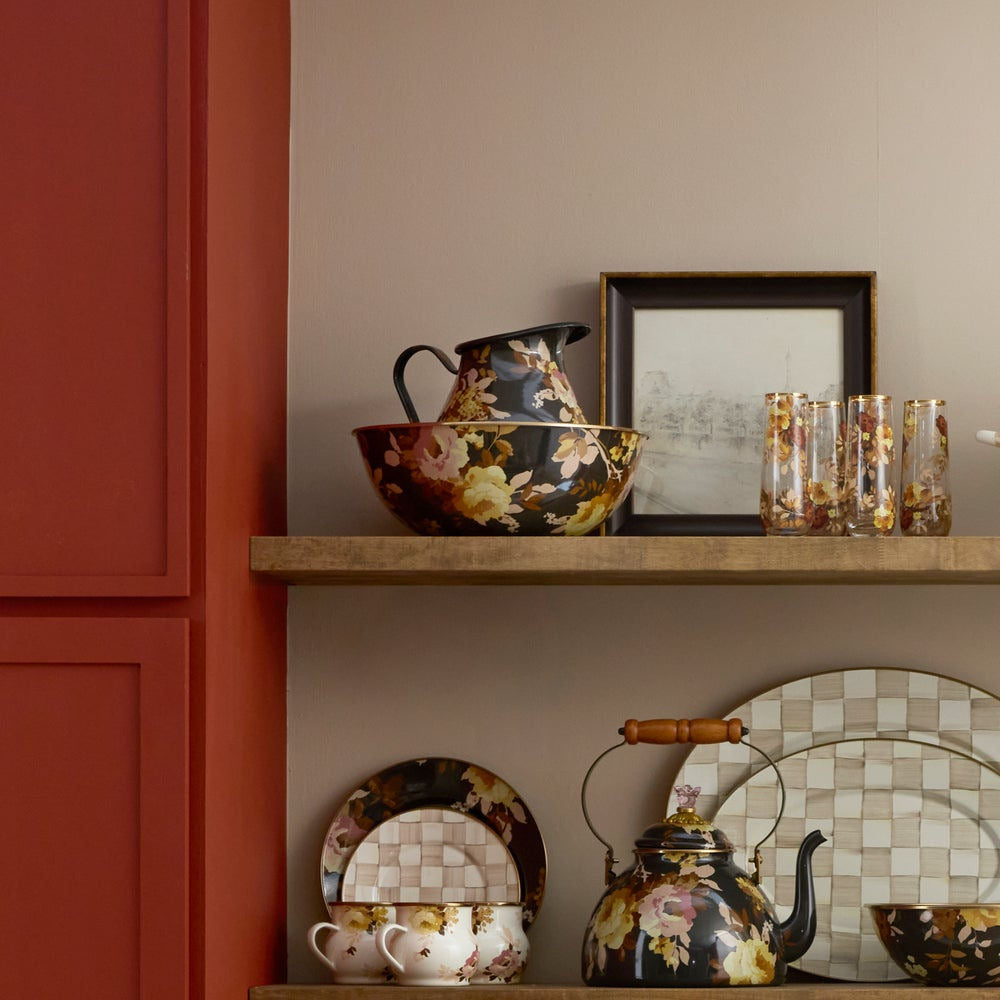 Velká miska Wild Rose Brown Everyday Bowl od MacKenzie-Childs s květinovým motivem, Waterfall Bathrooms.

