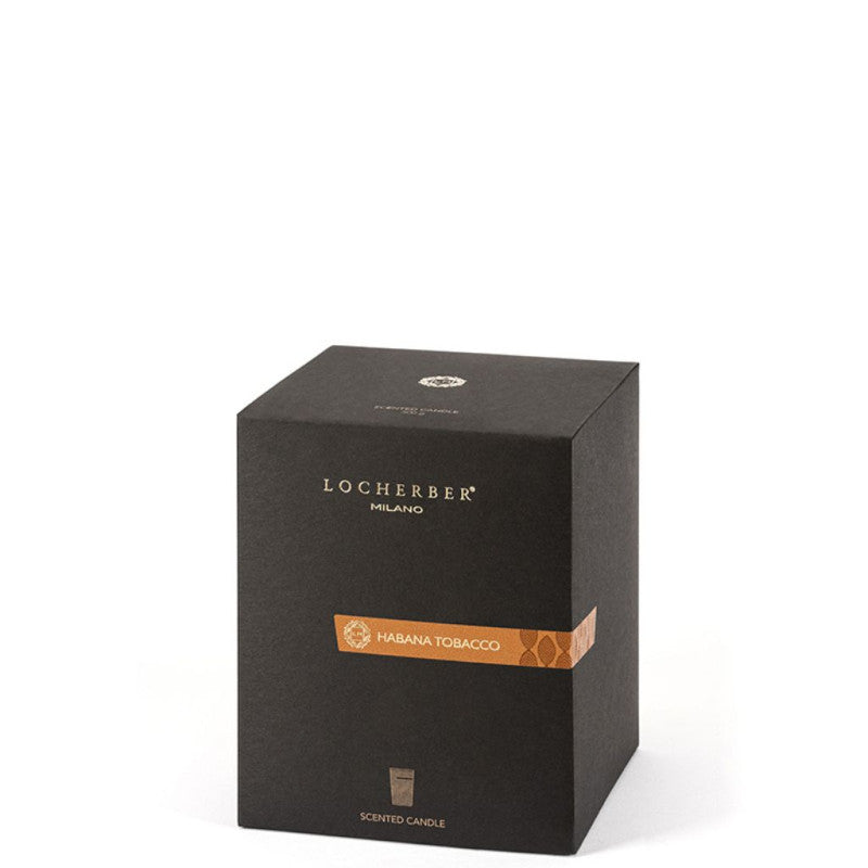Vonná svíčka Habana Tobacco od Locherber Milano s ořechovým víčkem, vůně tabák, med a ambra, Waterfall Bathrooms.