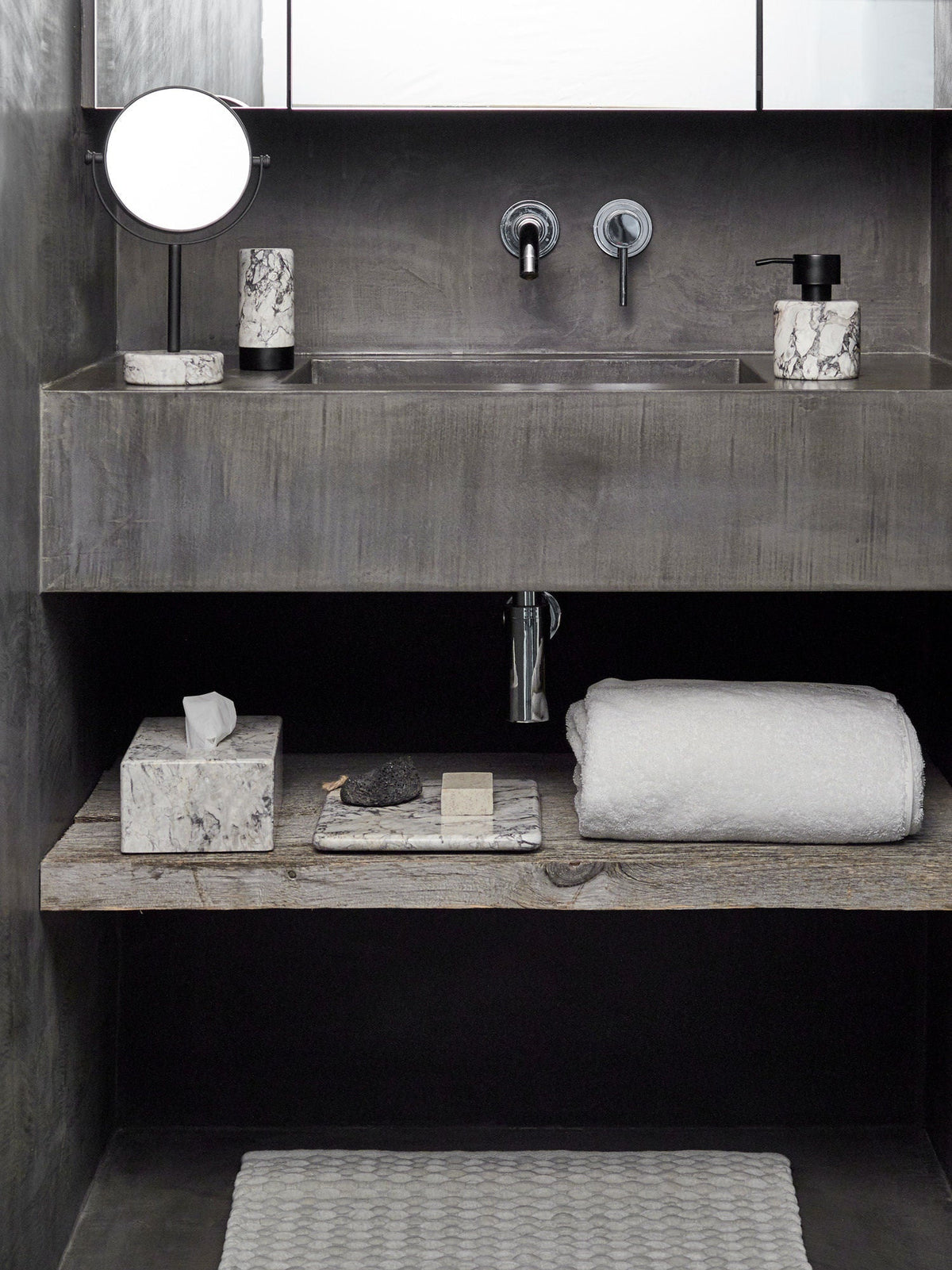 Luxusní podnos z přírodního kamene Aquanova Nero v šedém mramorovém provedení o rozměrech 30 x 23 cm - Waterfall Bathrooms