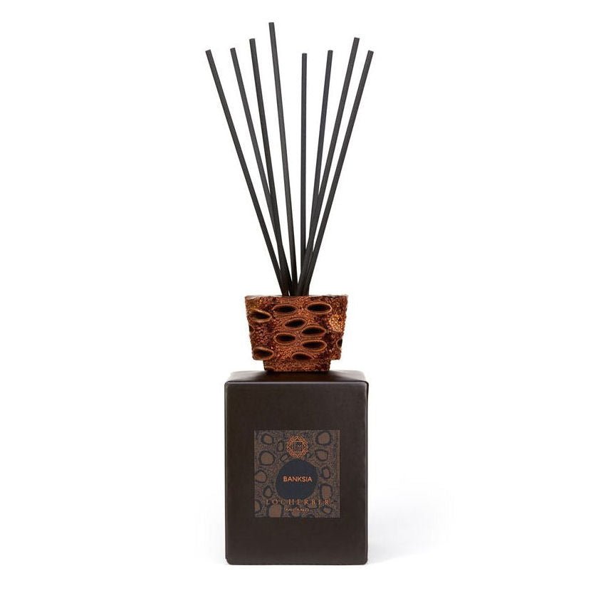 Aroma difuzér Banksia od Locherber Milano, vůně australský eukalyptus, santalové dřevo, cedrové dřevo a nektar banksia, Waterfall Bathrooms.