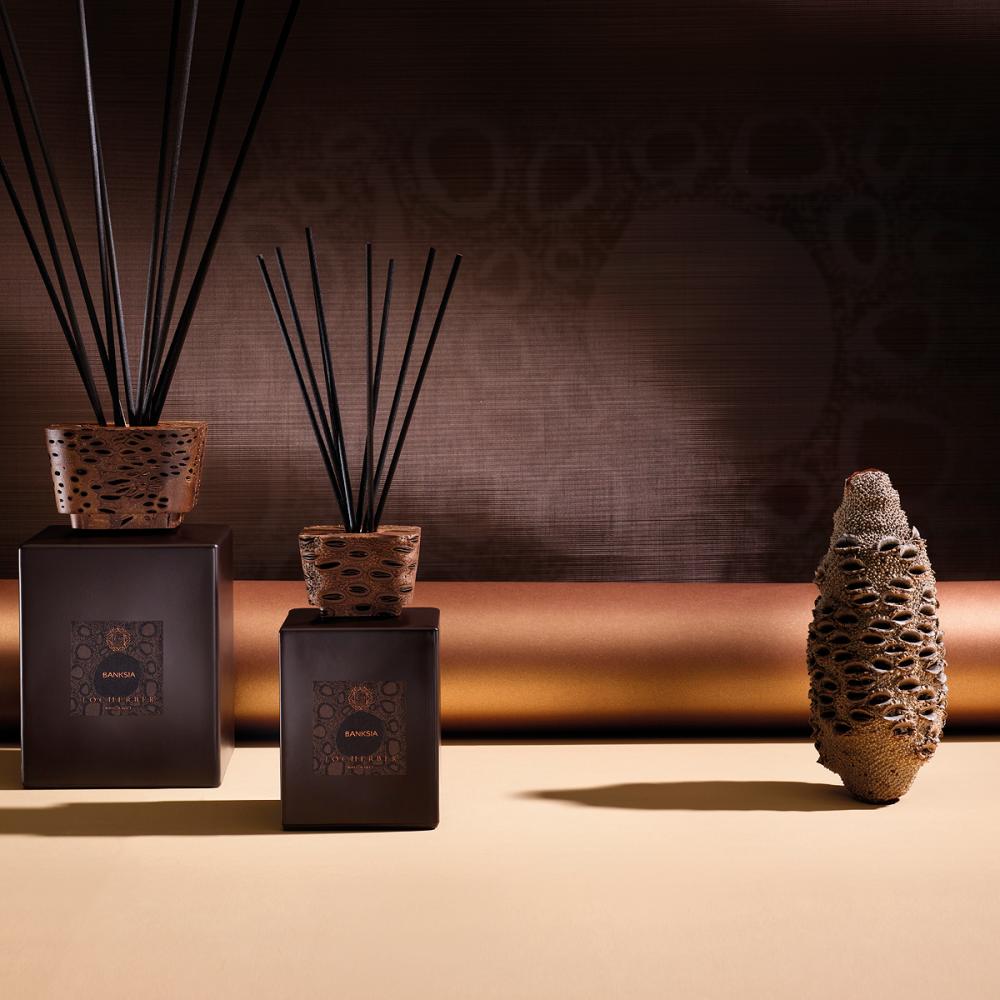 Aroma difuzér Banksia od Locherber Milano, vůně australský eukalyptus, santalové dřevo, cedrové dřevo a nektar banksia, Waterfall Bathrooms.