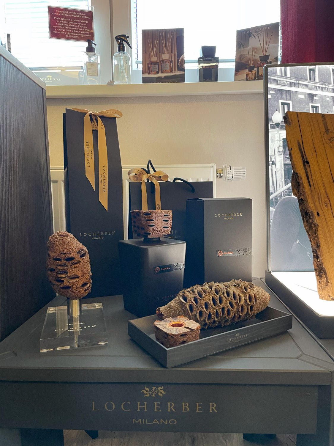 Aroma difuzér Banksia od Locherber Milano, vůně australský eukalyptus, santalové dřevo, cedrové dřevo a nektar banksia, Waterfall Bathrooms.