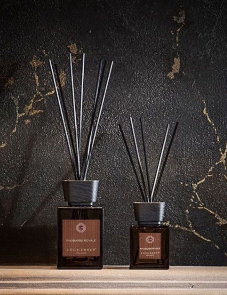 Aroma difuzér Rhubarbe Royale od Locherber Milano s dřevěným víčkem, vůně grapefruit, rebarbora a bílé mechy, Waterfall Bathrooms.