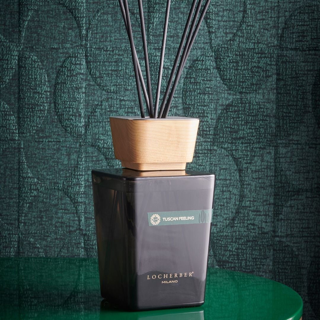 Aroma difuzér Tuscan Feeling od Locherber Milano, vůně cypřiš, rozmarýn, hrozny a santalové dřevo, Waterfall Bathrooms.