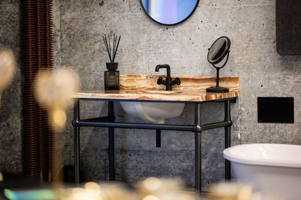 Černý matný industriální sprchový set s ventilovými kohoutky a hlavovou sprchou Waterfall Bathrooms