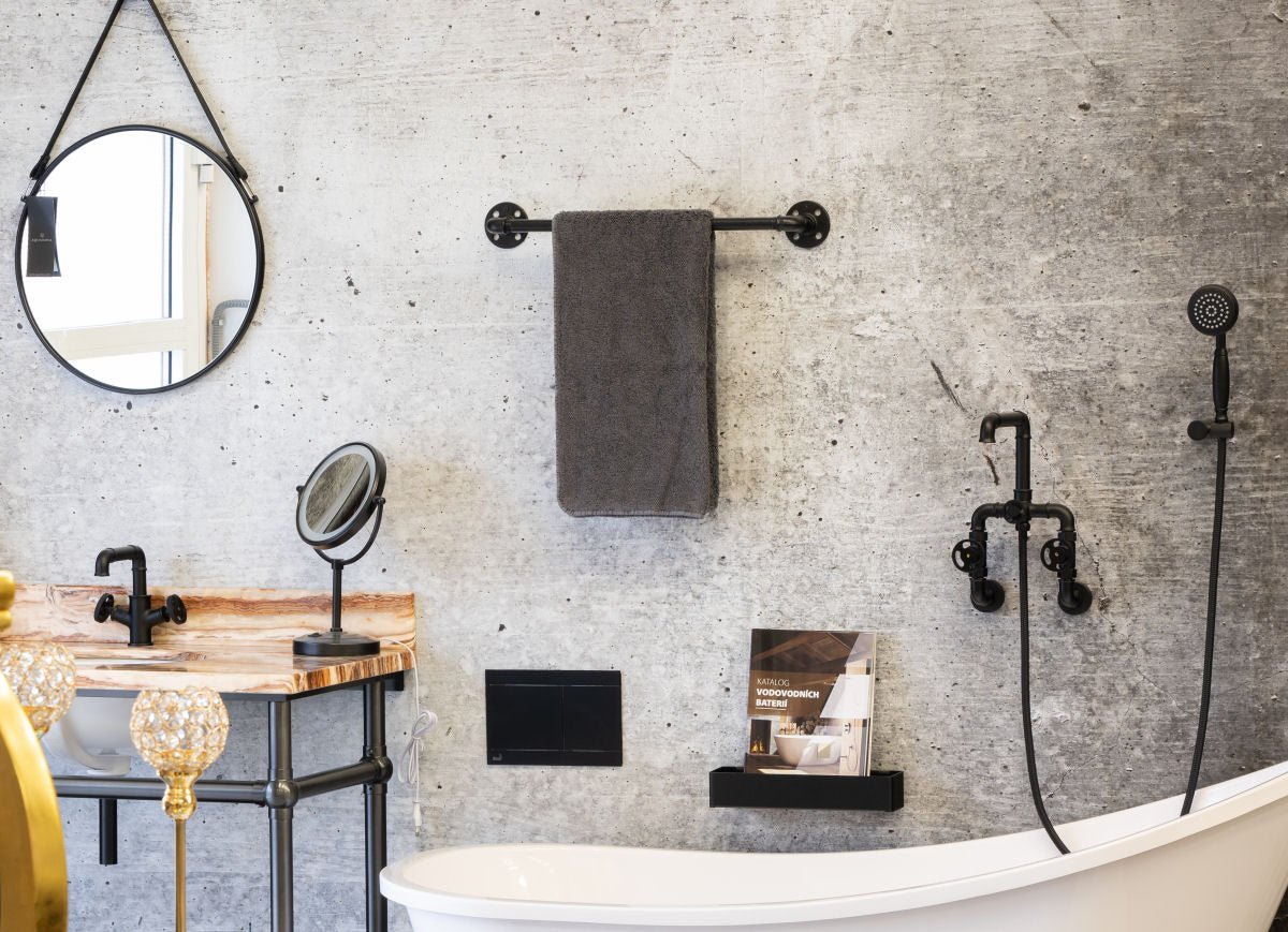 Vysoká černá matná kohoutková baterie k umyvadlu na desku v industriálním stylu Waterfall Bathrooms