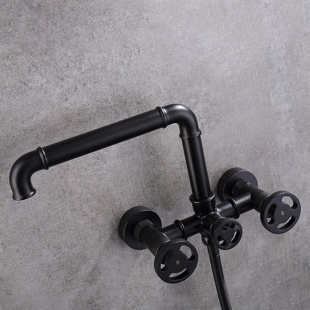 Černá matná kohoutková vanová baterie v industriálním designu se sprchovým setem Waterfall Bathrooms
