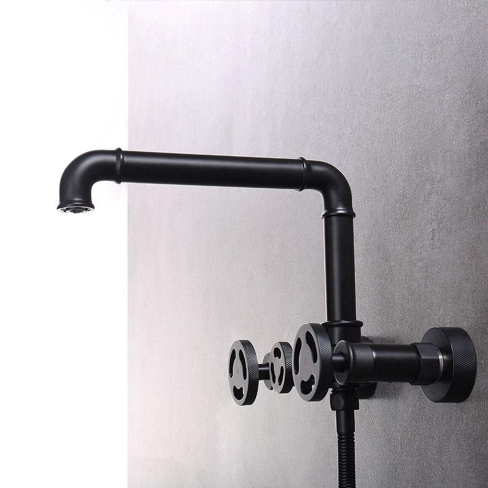 Černá matná kohoutková vanová baterie v industriálním designu se sprchovým setem Waterfall Bathrooms