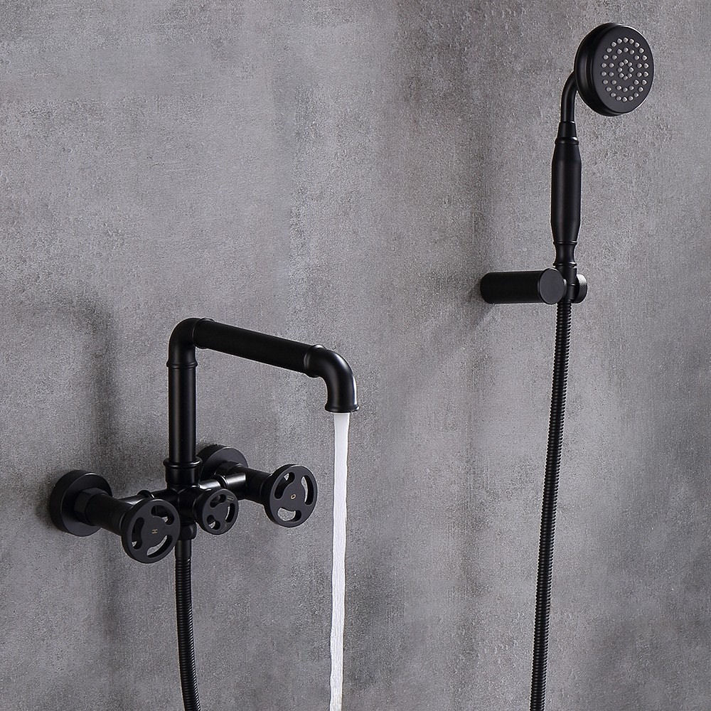 Černá matná kohoutková vanová baterie v industriálním designu se sprchovým setem Waterfall Bathrooms