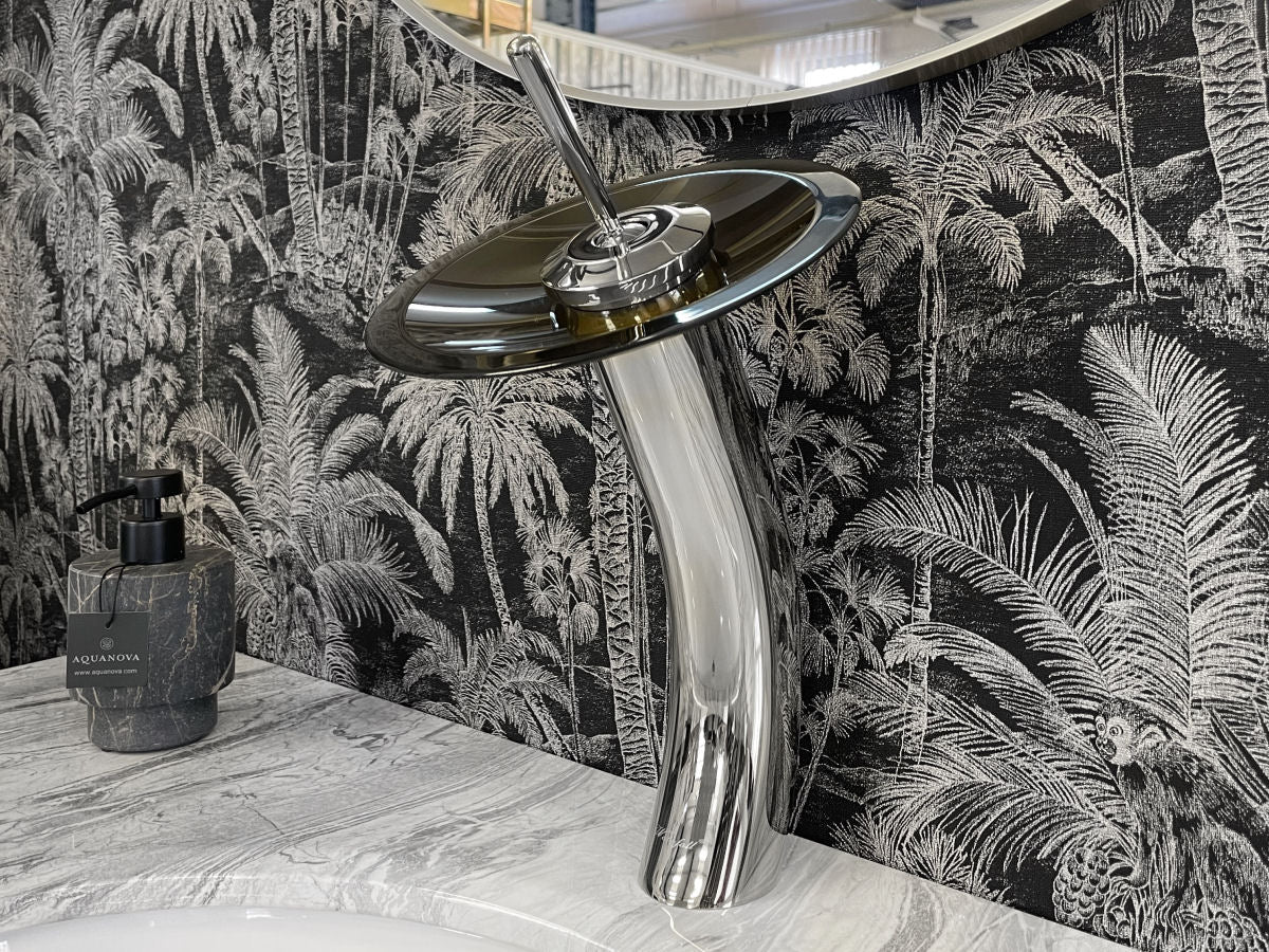 Luxusní chromová umyvadlová baterie na desku s hnědým broušeným skleněným diskem Waterfall Bathrooms