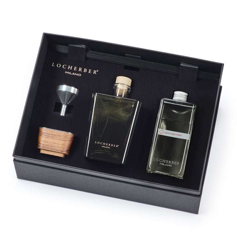 Dárková sada Aroma difuzér Azad Kashmere (500 ml) s náplní a ořechovým víčkem, vůně bergamot, jasmín a vanilka, Waterfall Bathrooms.