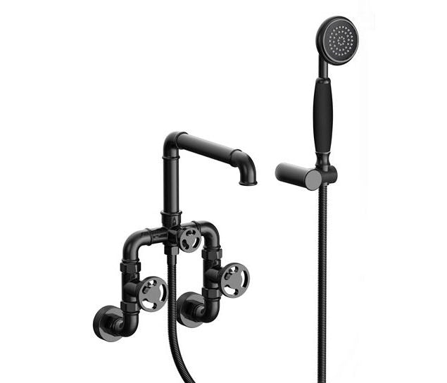 Designová černá matná vanová baterie v industriálním stylu s konstrukcí potrubí a ventilovými koly Waterfall Bathrooms