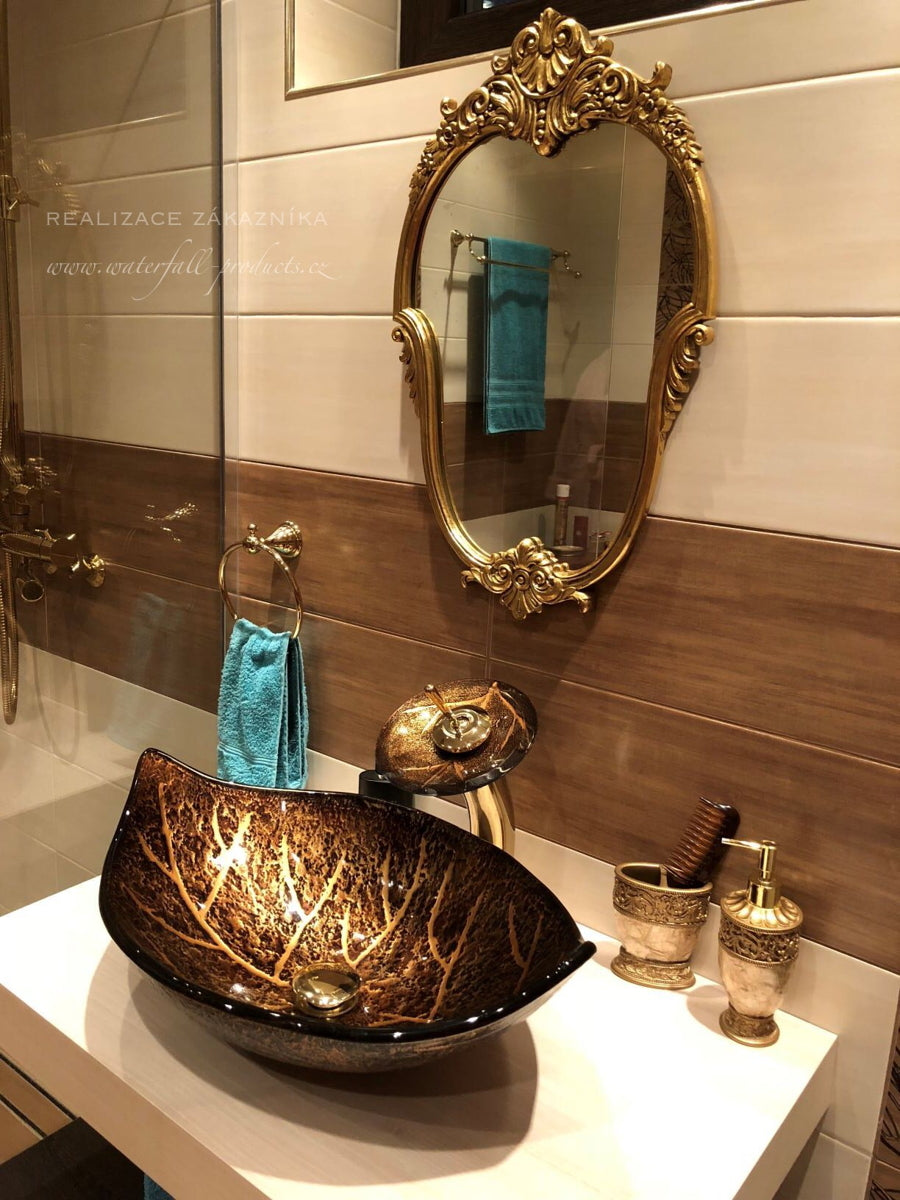 Skleněné umyvadlo na desku ve tvaru listu s vodopádovou baterií hnědá a měděná barva Waterfall Bathrooms