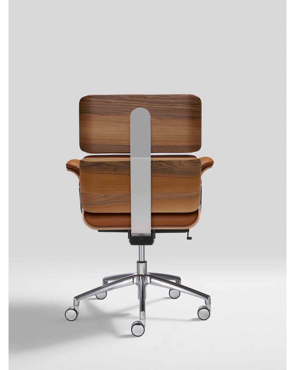 Luxusní chromované kancelářské křeslo Altek Italia Design Armadillo 2 v terakotové kůži s dřevěnými detaily. - Waterfall Bathrooms