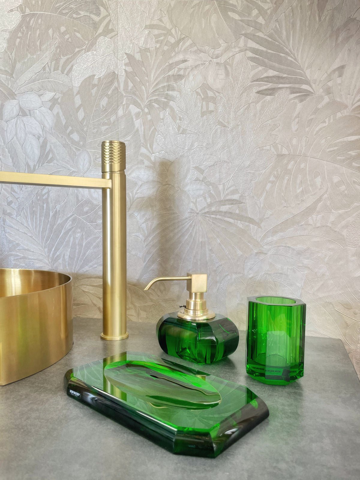 luxusní zelené koupelnové doplňky Decor Walther, matná zlatá koupelna
