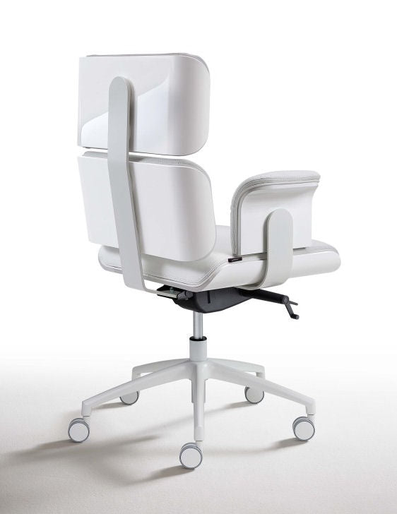 Luxusní matně bílé kancelářské křeslo Armadillo 2 od Altek Italia Design nabízí prémiový design a výjimečný komfort pro vaši kancelář. - Waterfall Bathrooms