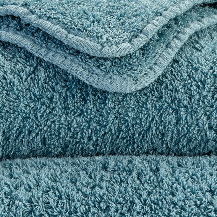 Luxusní sytě modrý froté ručník s vysokou gramáží Super Pile Abyss Habidecor Waterfall Bathrooms