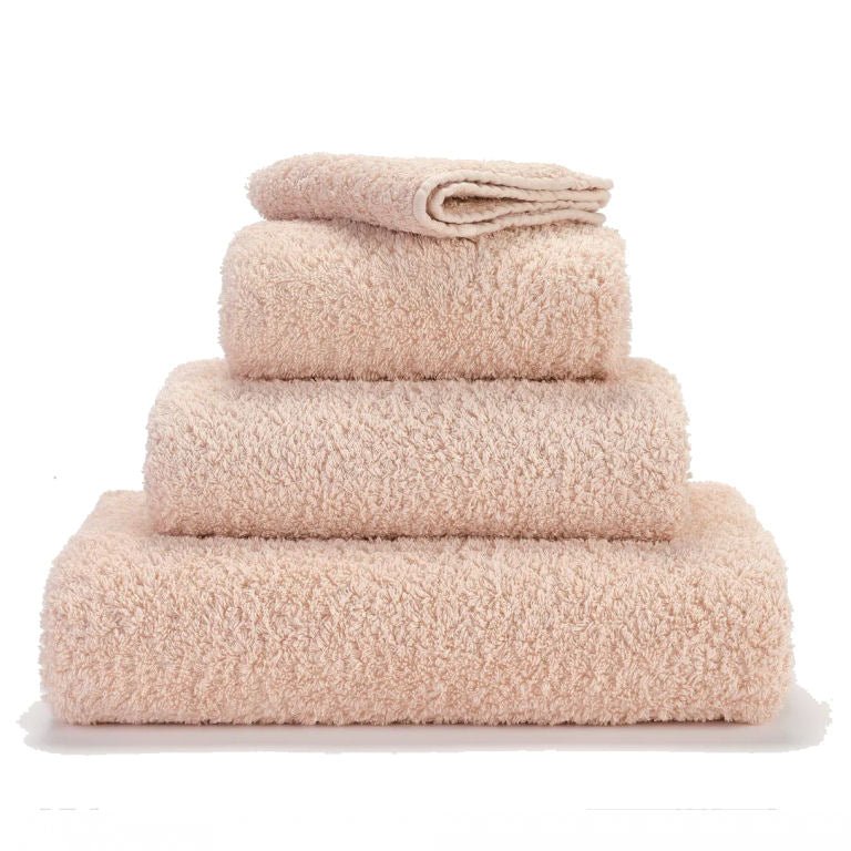 Luxusní ručník z egyptské bavlny v přirozeném tělovém odstínu Nude Super Pile Abyss & Habidecor Waterfall Bathrooms