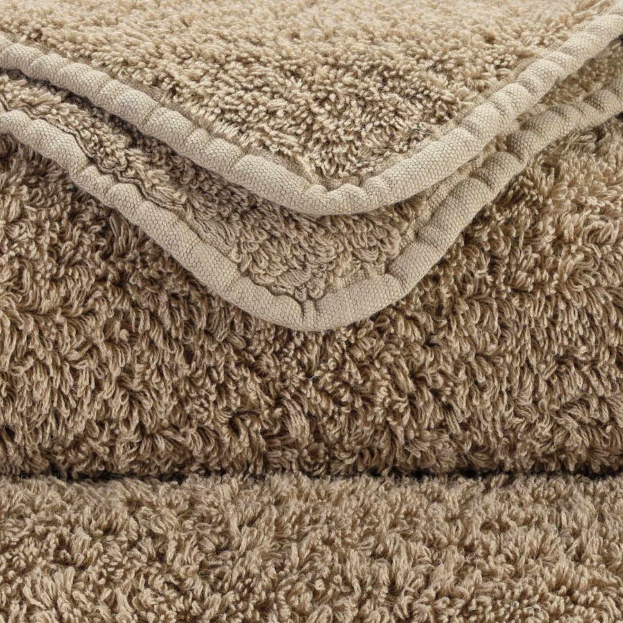 Luxusní ručník z egyptské bavlny v nadčasovém hnědošedém odstínu Taupe Super Pile Abyss & Habidecor Waterfall Bathrooms