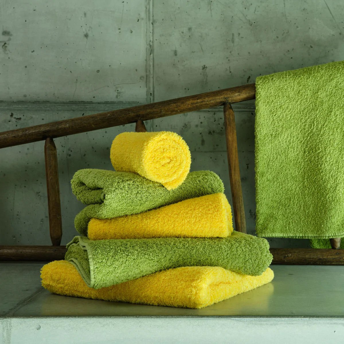 Luxusní ručník z egyptské bavlny v sytém žlutém odstínu Banane Super Pile Abyss & Habidecor Waterfall Bathrooms