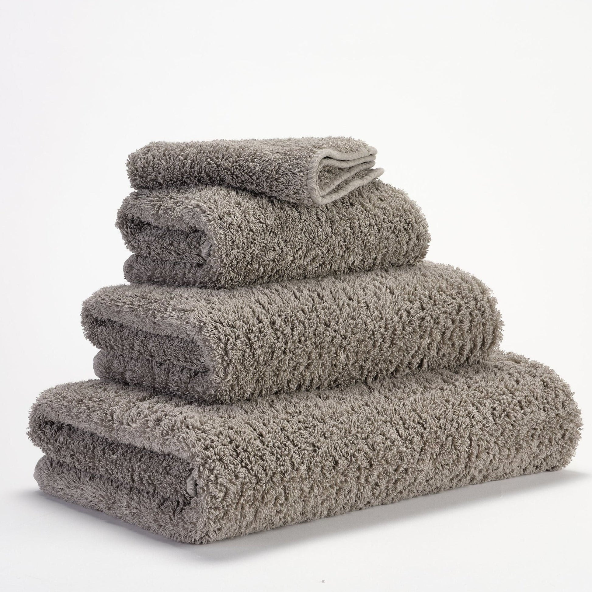 Luxusní ručník z egyptské bavlny v hlubokém kouřově šedém odstínu Atmosphere Super Pile Abyss & Habidecor Waterfall Bathrooms