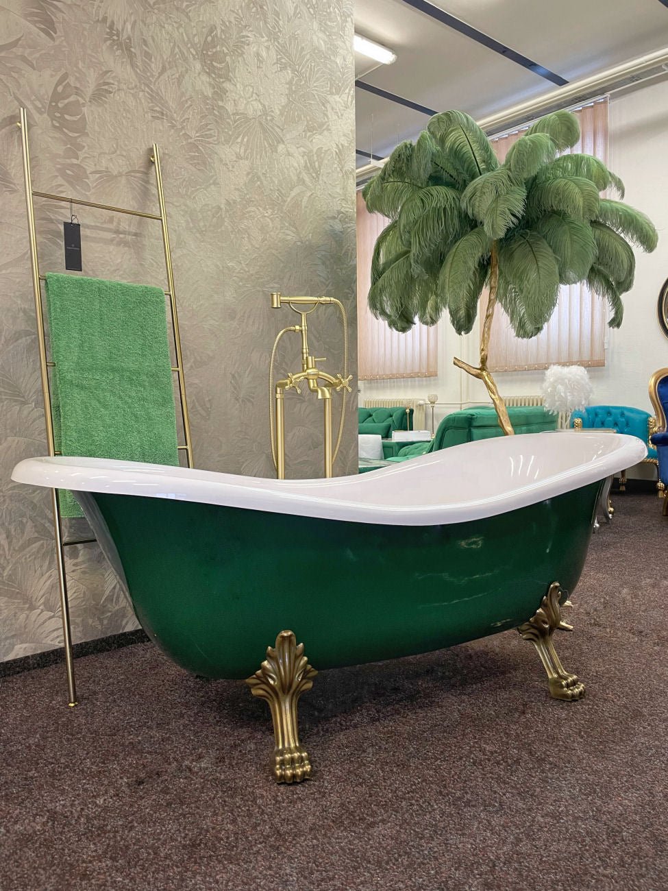 Luxusní stojánková vanová baterie k volně stojící vaně v matném saténovém zlatě Waterfall Bathrooms