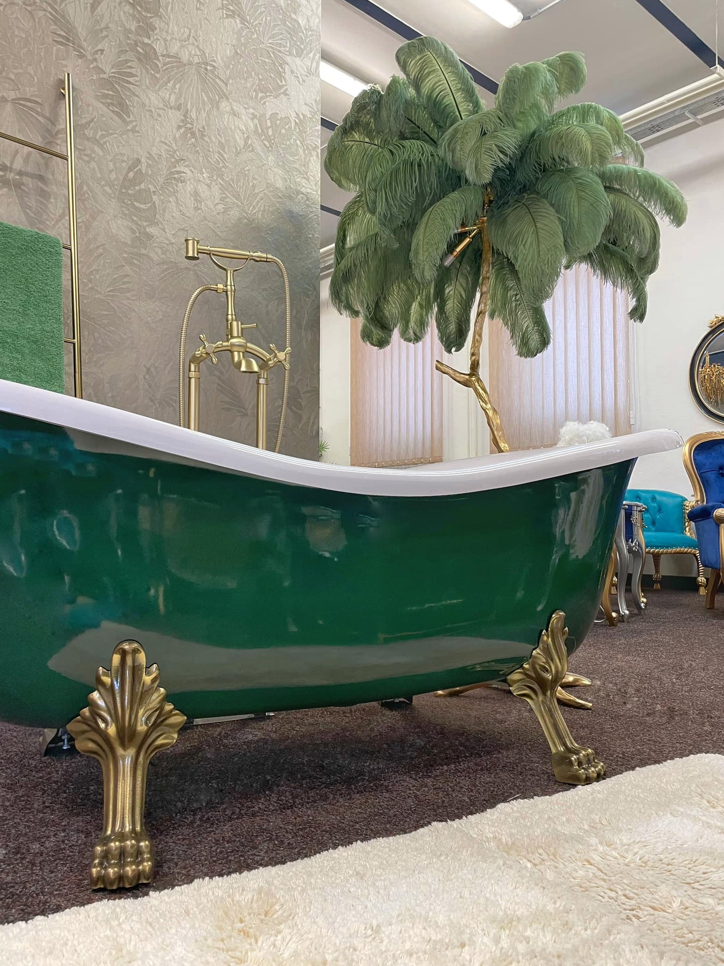 Luxusní nástěnný sprchový set v matném saténovém zlatě s celomosaznou ruční sprchou Waterfall Bathrooms