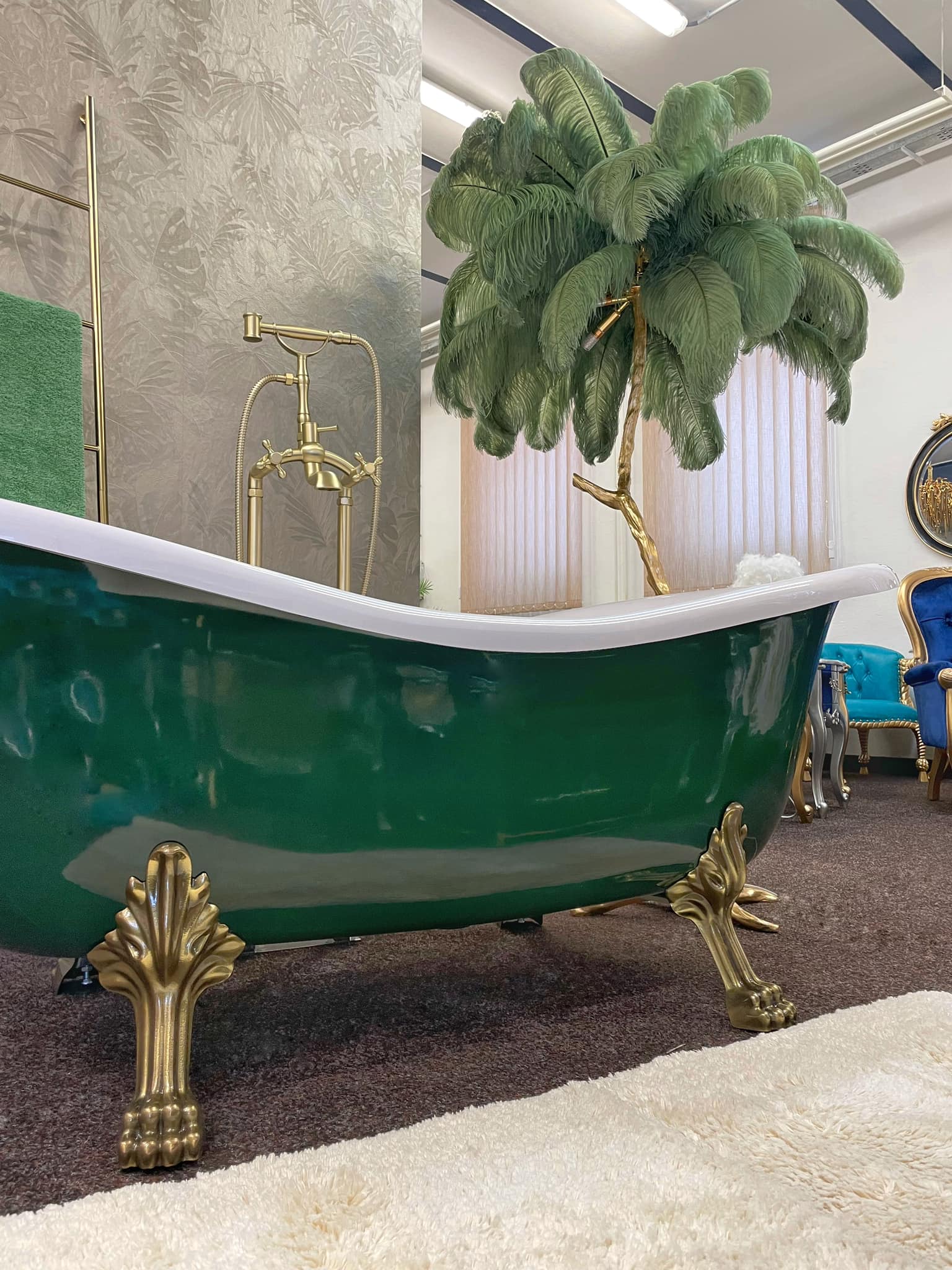 Luxusní nástěnný sprchový set v matném saténovém zlatě s celomosaznou ruční sprchou Waterfall Bathrooms