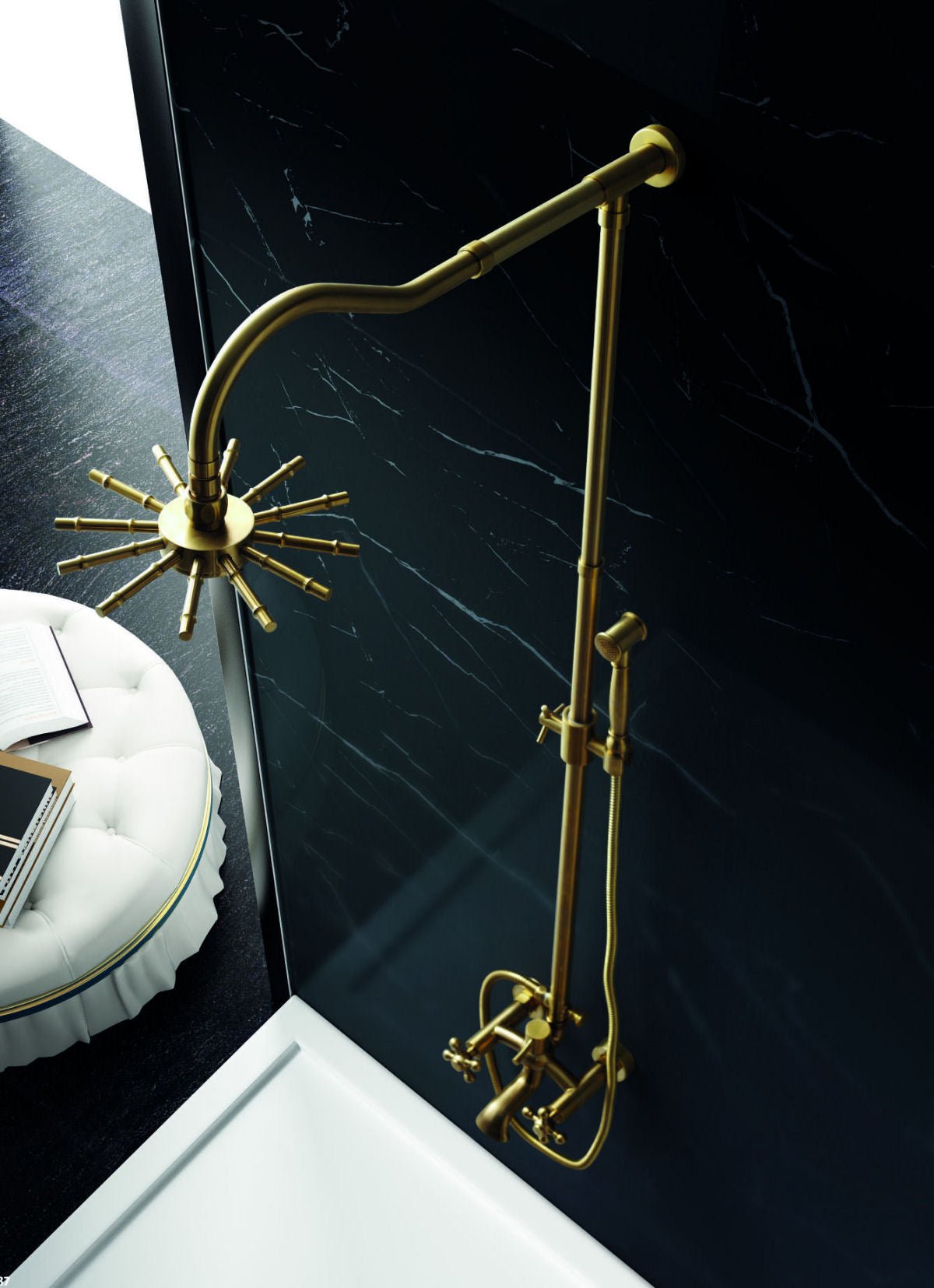 Luxusní nástěnný sprchový set v matném saténovém zlatě s celomosaznou ruční sprchou Waterfall Bathrooms