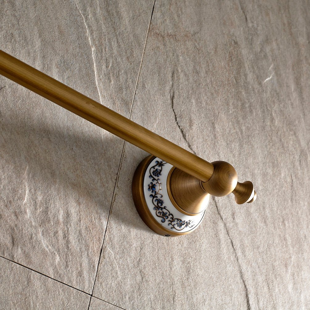Jednoduchý mosazný tyčový držák na ručník v barvě antický bronz Lavande Waterfall Bathrooms