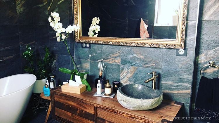 Vysoká retro mosazná umyvadlová baterie Bamboo na desku v bronzovém provedení s patinou Waterfall Bathrooms
