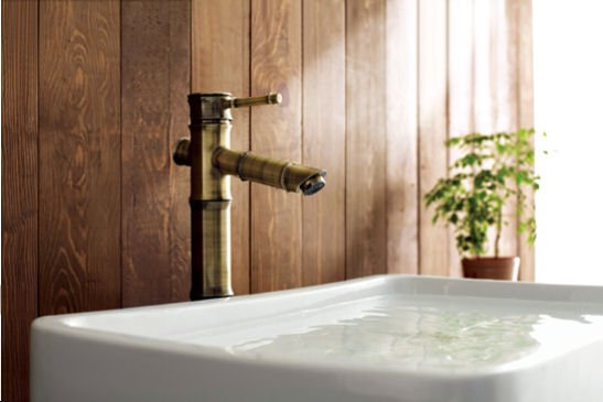 Vysoká retro mosazná umyvadlová baterie Bamboo na desku v bronzovém provedení s patinou Waterfall Bathrooms