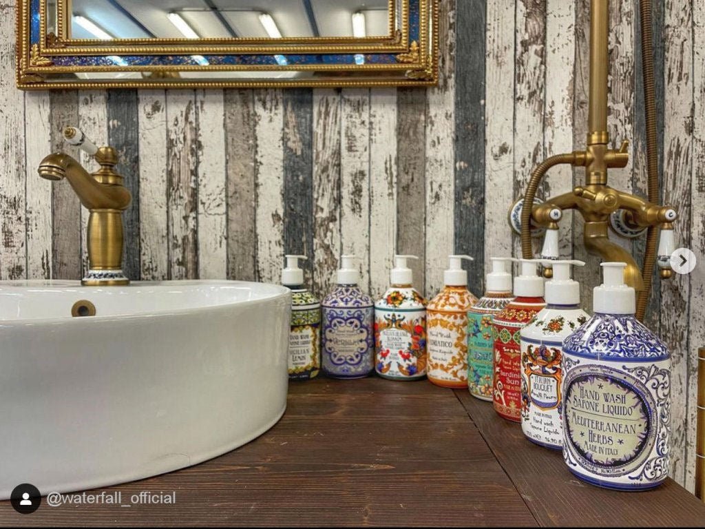 Retro antická páková umyvadlová baterie Lavande s keramickým dekorem v barvě antický bronz Waterfall Bathrooms