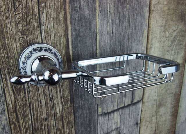 Chromový nástěnný mřížkový držák na mýdlo s keramickým zdobením Lavande Waterfall Bathrooms