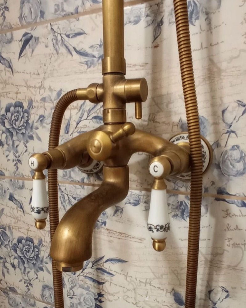 Kompletní rustikální sprchový set Lavande s hlavovou sprchou a hrdlem v barvě antický bronz Waterfall Bathrooms