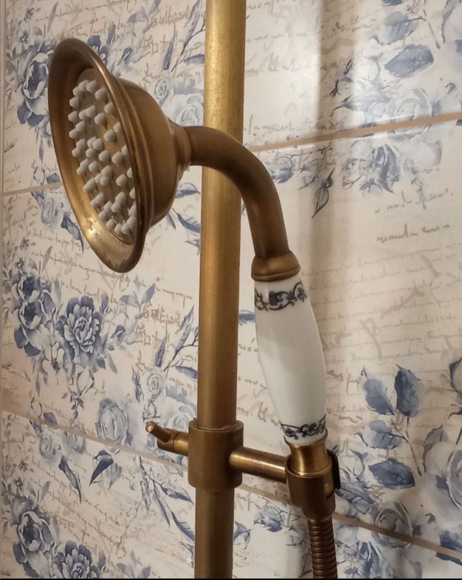 Kompletní rustikální sprchový set Lavande s hlavovou sprchou a hrdlem v barvě antický bronz Waterfall Bathrooms