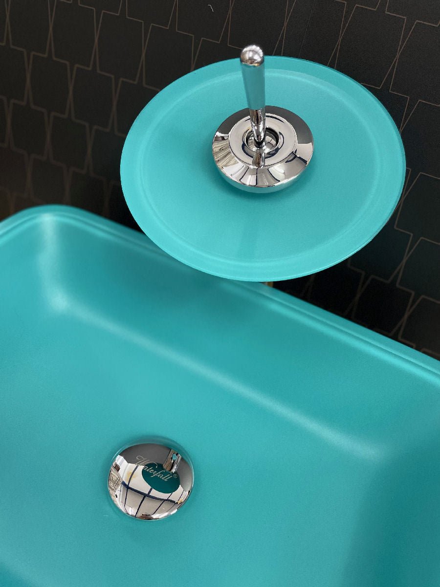 Chromová umyvadlová baterie na desku s čirým skleněným diskem Waterfall Bathrooms
